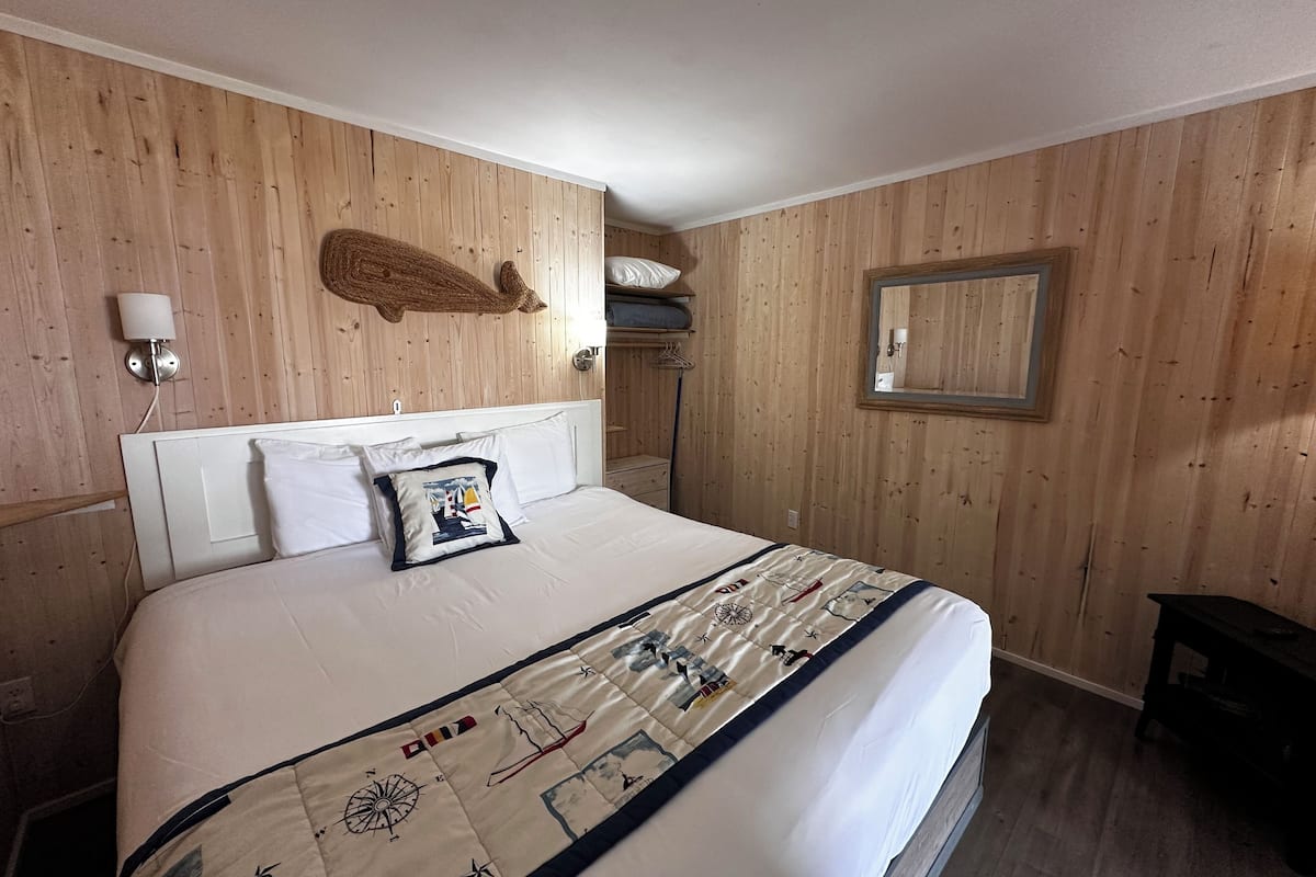 Quarto luxo, 1 cama King, vista para o oceano | 1 quarto, roupas de cama premium, Wi-Fi de cortesia, roupa de cama