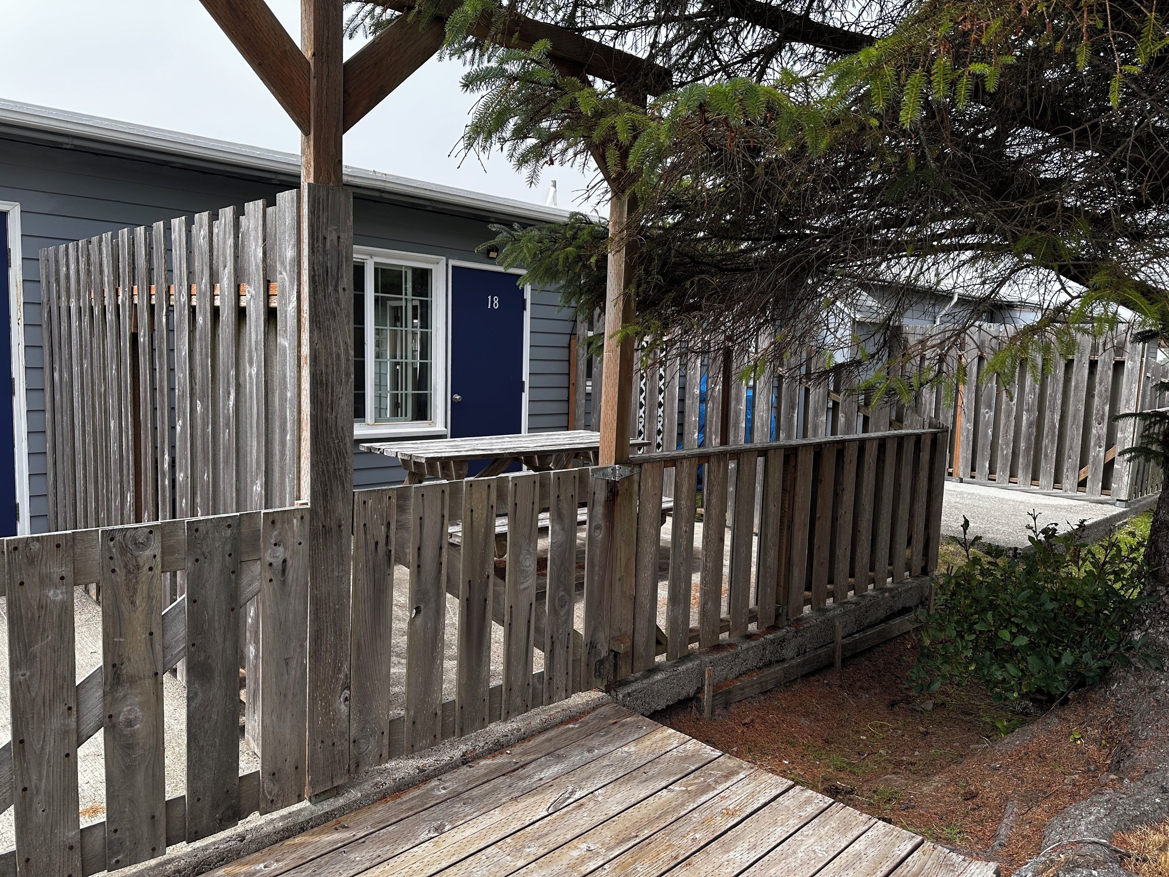 Standard Room, 1 King Bed, Mountain View, Ground Floor | Terrace/patio