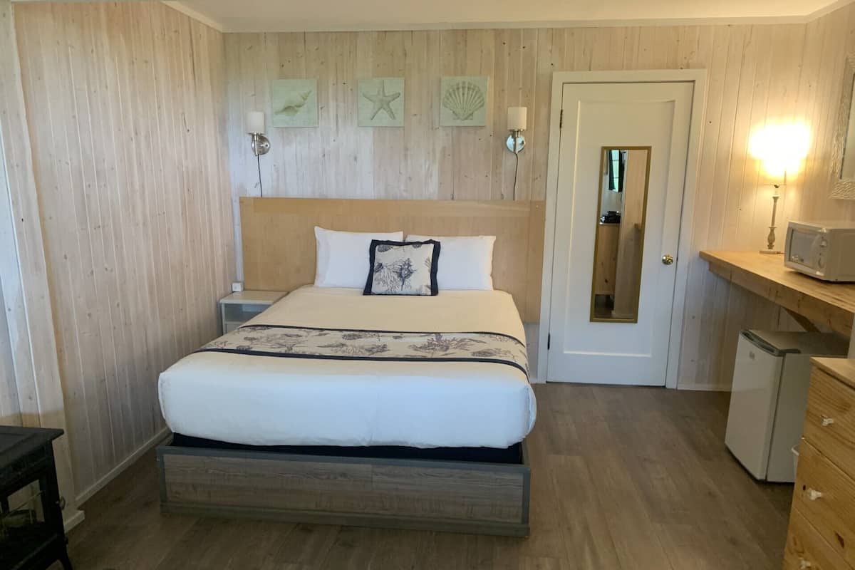 Deluxe Queen Room Ocean View to Deluxe Queen Room Oceanfront | Premium bedding, free WiFi, bed sheets