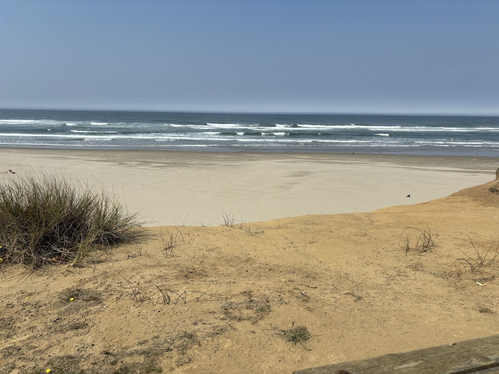 Deane’s Oceanfront Lodge by null