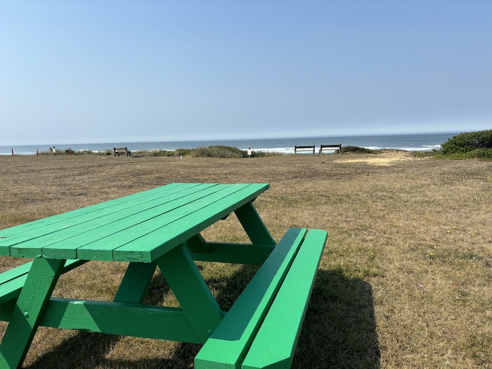 Deane’s Oceanfront Lodge by null