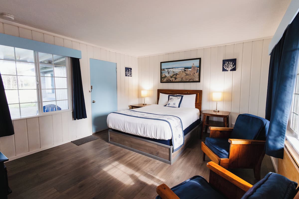Standard Room, 1 Queen Bed, Ocean View | Premium bedding, free WiFi, bed sheets