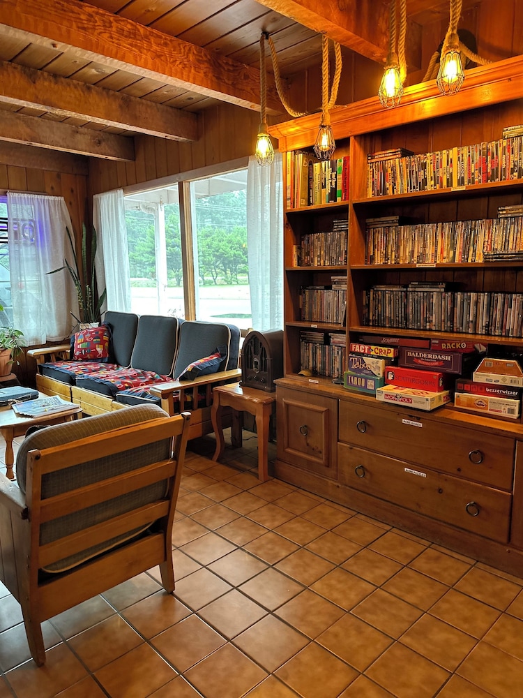 Deane’s Oceanfront Lodge by null