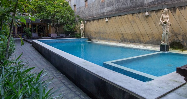 Kolam renang terbuka 
