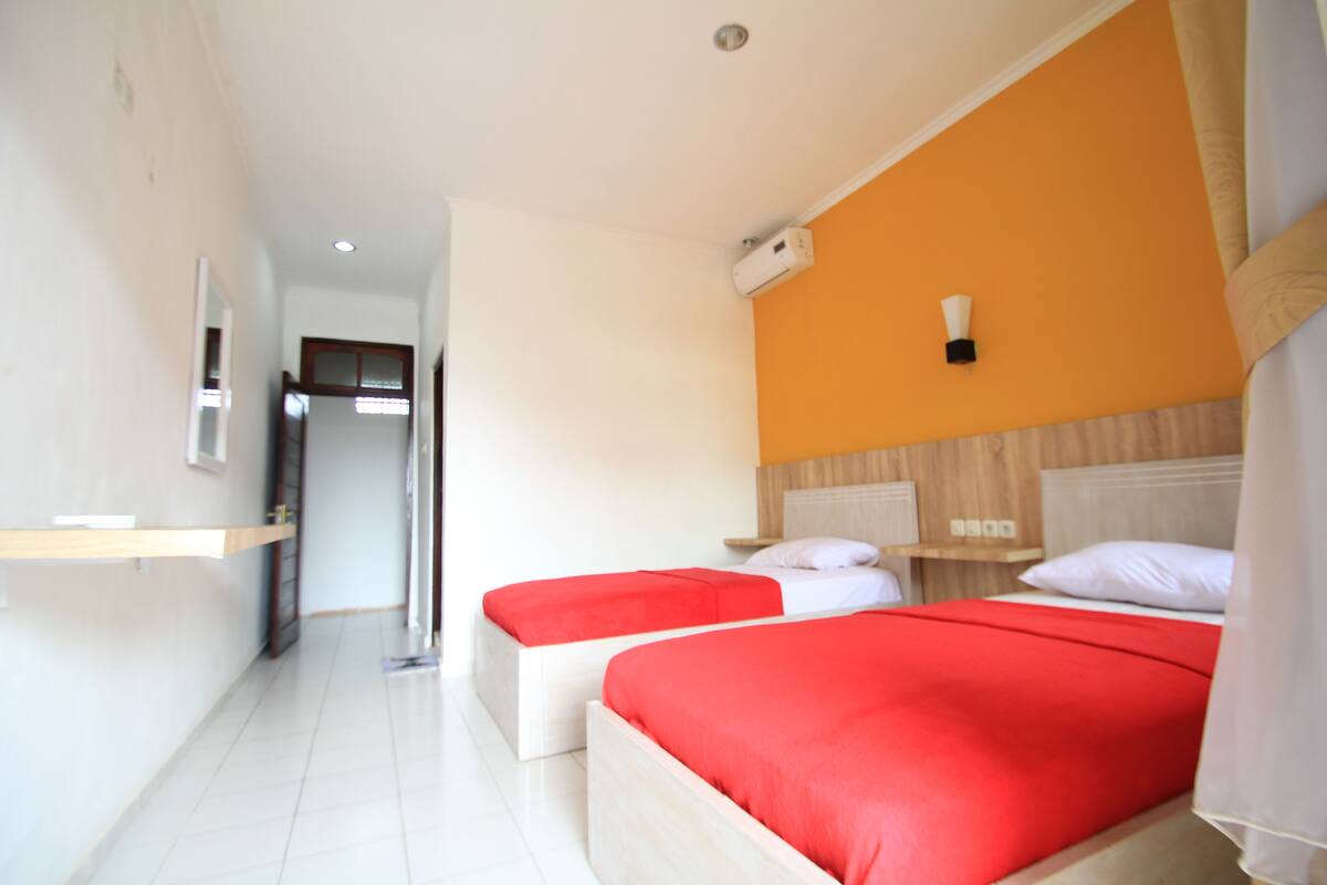 Standard AC for 2 persons | Coffres-forts dans les chambres, bureau