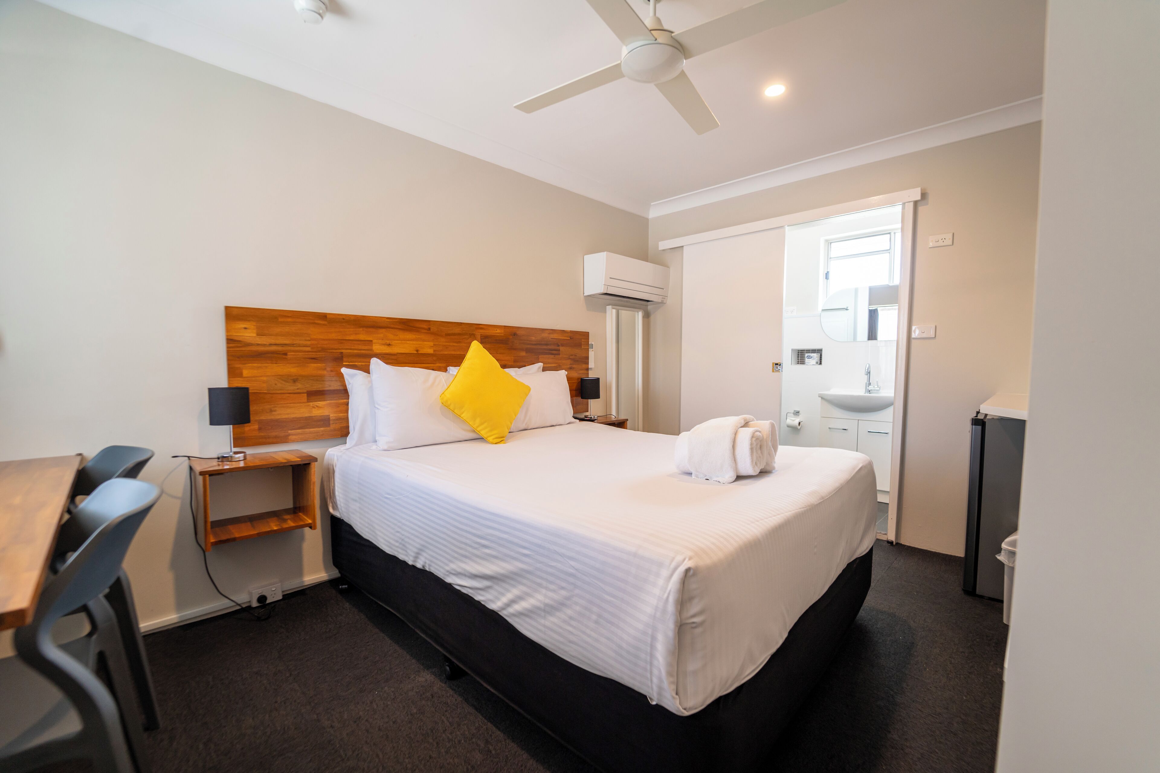Standard Queen Room (1 Queen) | Desk, laptop workspace, iron/ironing board, free WiFi