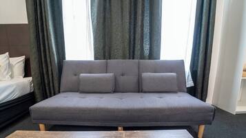 Perhehuone (1 Queen, 2 Singles) | Oleskelualue | Televisio