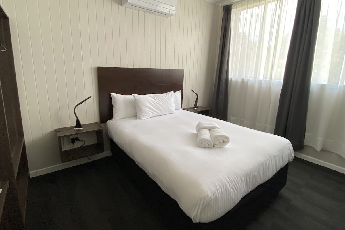 Habitación estándar doble (1 Double) | Escritorio y espacio para trabajar con un portátil