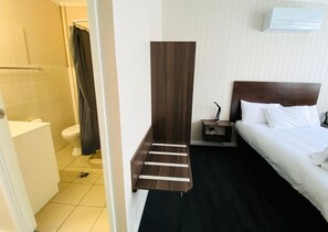 Standard dubbelrum (1 Double) | Badrum | Dusch, gratis toalettartiklar, hårtork och handdukar