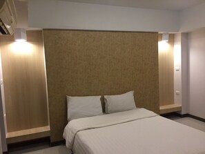 Superior Double Room, 1 Double Bed | Desk, free WiFi - Tamarind Residences (Khon Kaen)