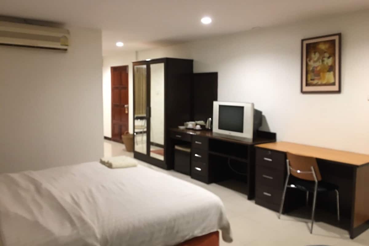 VIP Room Double Bed | Escritorio y wifi gratis