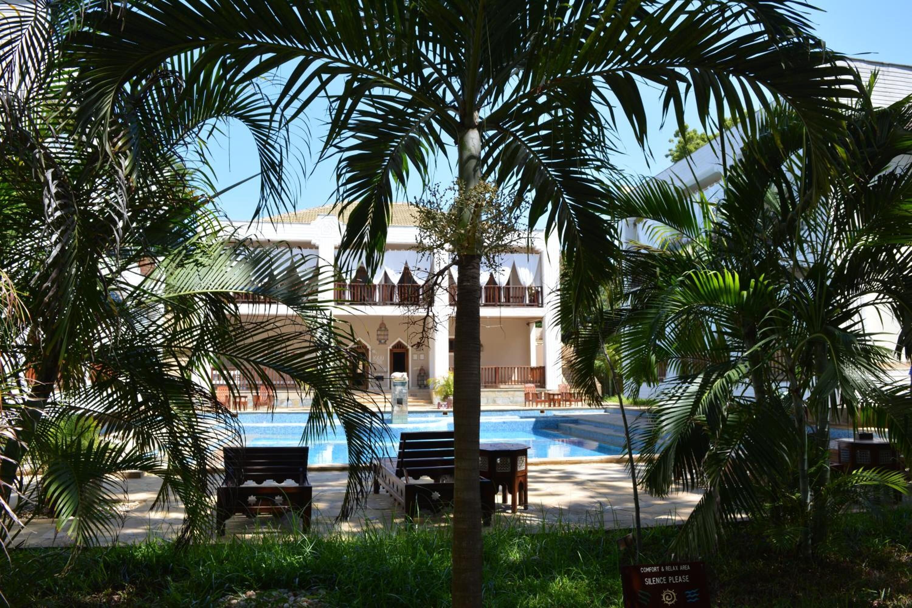 حمام سباحة