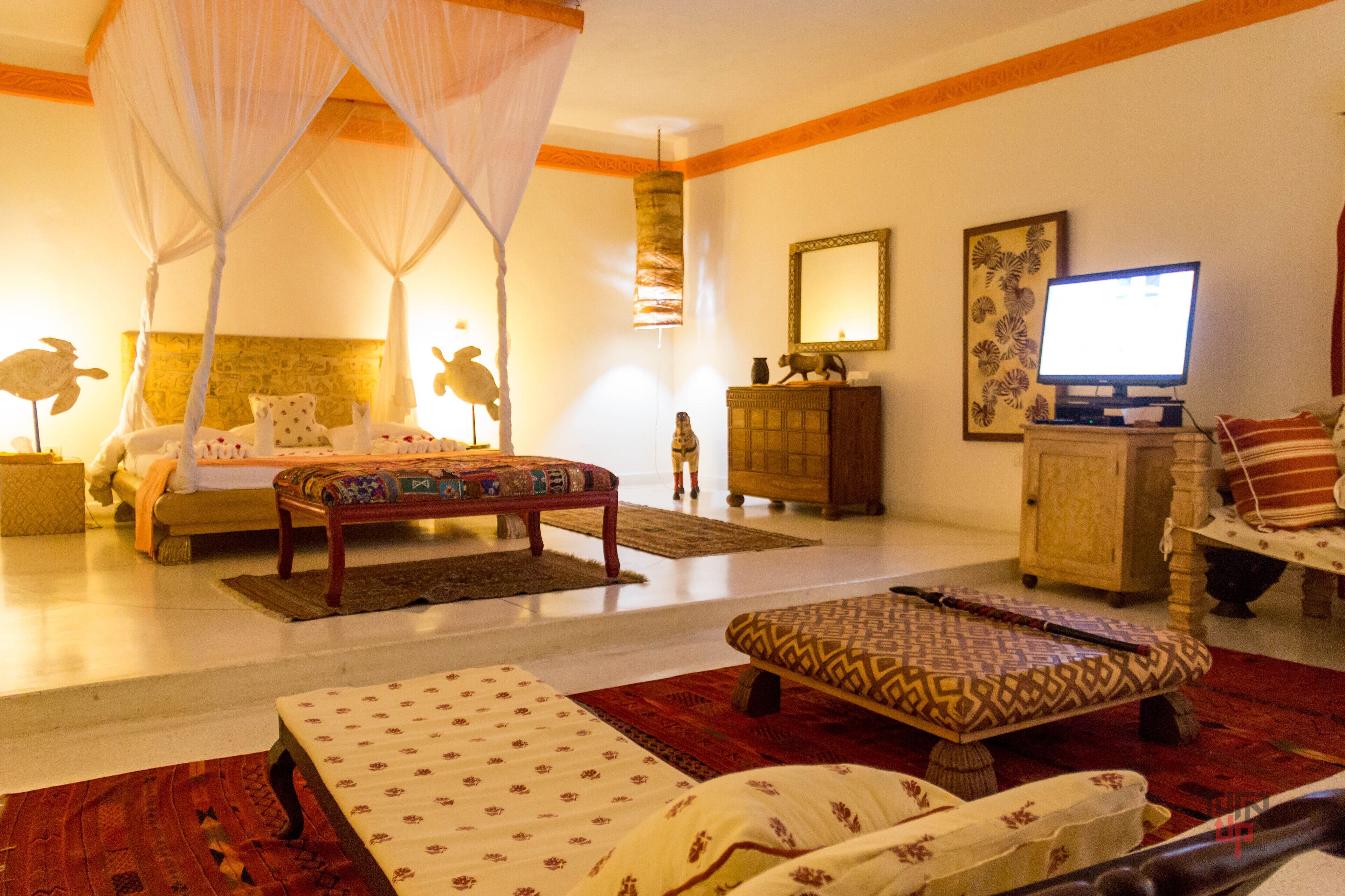 Quarto casal luxo, 1 cama King | Cofres nos quartos, escrivaninha, Wi-Fi de cortesia