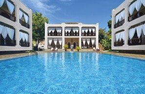 6 outdoor pools, sun loungers - Kilili Baharini Resort & Spa (Malindi)