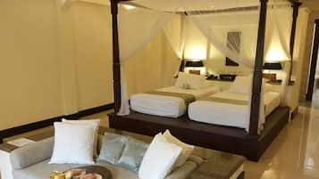 Pool Lagoon Suite | Minibar, rollaway beds, free WiFi, bed sheets