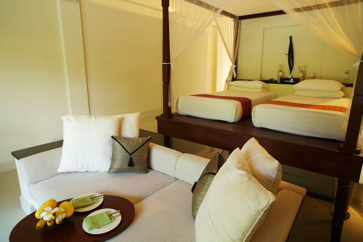 Pool Lagoon Suite | Minibar, rollaway beds (surcharge), WiFi (free), bed sheets