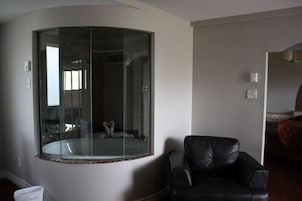 Superior Room, 1 Double Bed, Jetted Tub | Jetted tub