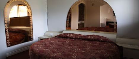 Suite, 1 cama King size, hidromasaje | Escritorio, wifi gratis y acceso para silla de ruedas