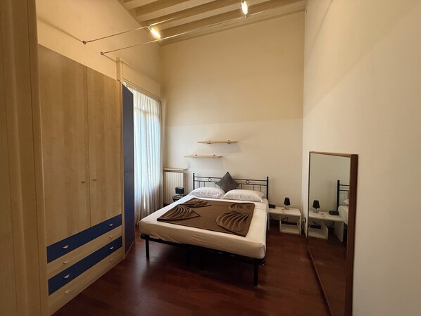 Blackout curtains, iron/ironing board, free cots/infant beds, free WiFi - Apartments Venice (Venice)