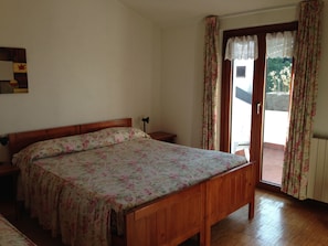 Double or Twin Room with Balcony | In-room safe, desk, free cots/infant beds, rollaway beds - Hotel Marcellino (Selvino)