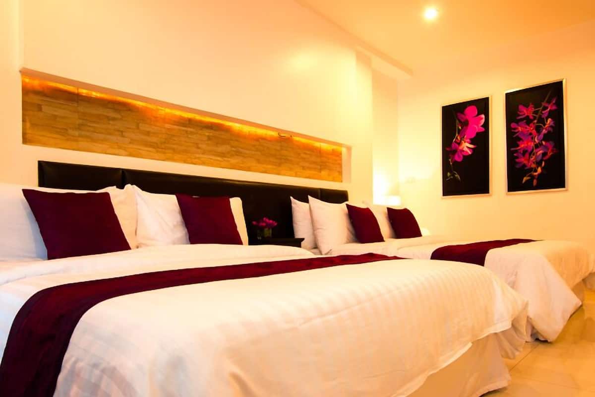 Deluxe Room | Premium bedding, in-room safe, blackout drapes