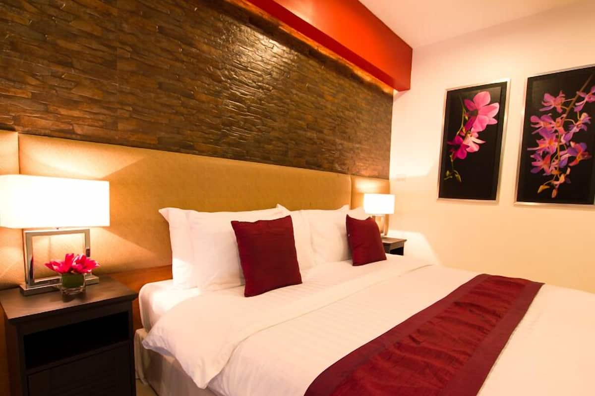 Standard Room | Premium bedding, in-room safe, blackout drapes