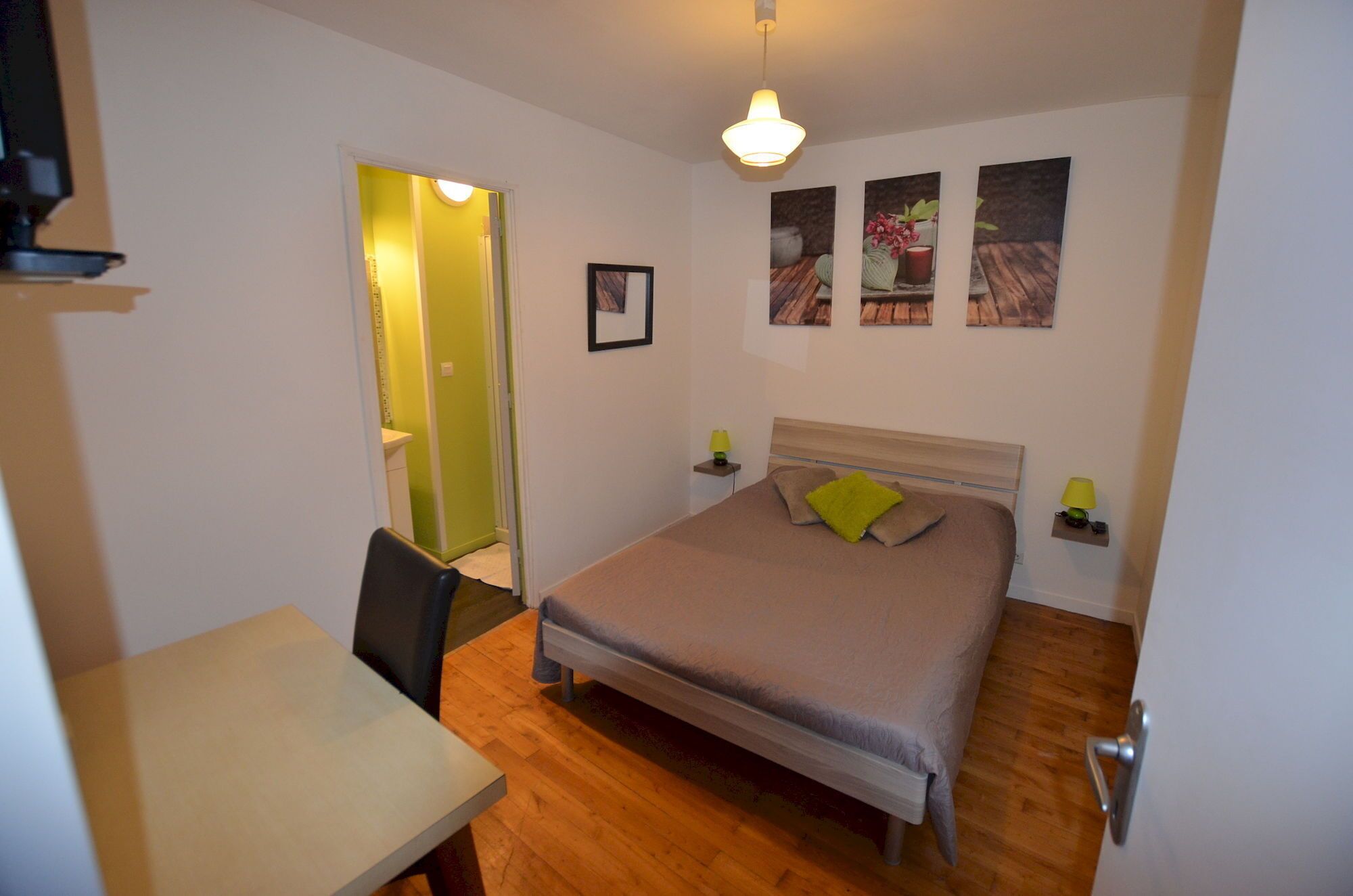 individually decorated, individually furnished, desk, free wifi