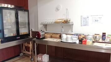 Daily buffet breakfast (EUR 8.5 per person)