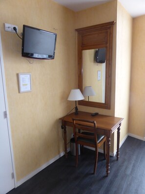 标准双人房 | 特色装修、特色家居、办公桌、免费 WiFi