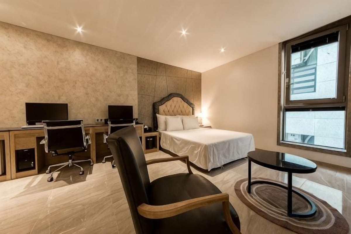 Premium bedding, down duvets, desk, laptop workspace