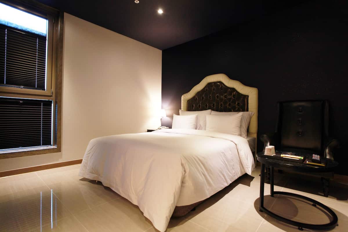 Deluxe-Doppelzimmer | Hochwertige Bettwaren, Daunenbettdecken, Schreibtisch