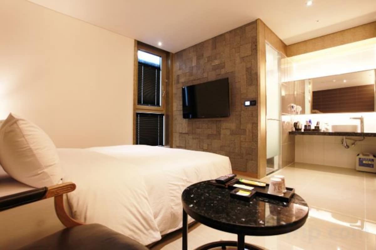 Literie de qualité supérieure, couette en duvet d'oie, bureau