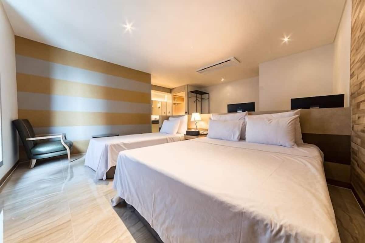 Bộ đồ giường cao cấp, chăn bông, bàn 