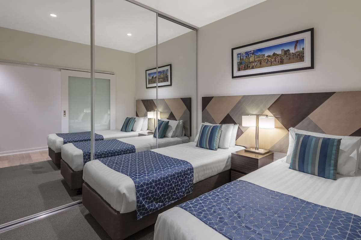 1 chambre, coffres-forts dans les chambres, fer et planche Ă repasser