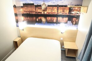 Double Room | Desk, soundproofing, free WiFi, bed sheets - Hôtel Inn Design Châteaubriant (Chateaubriant)