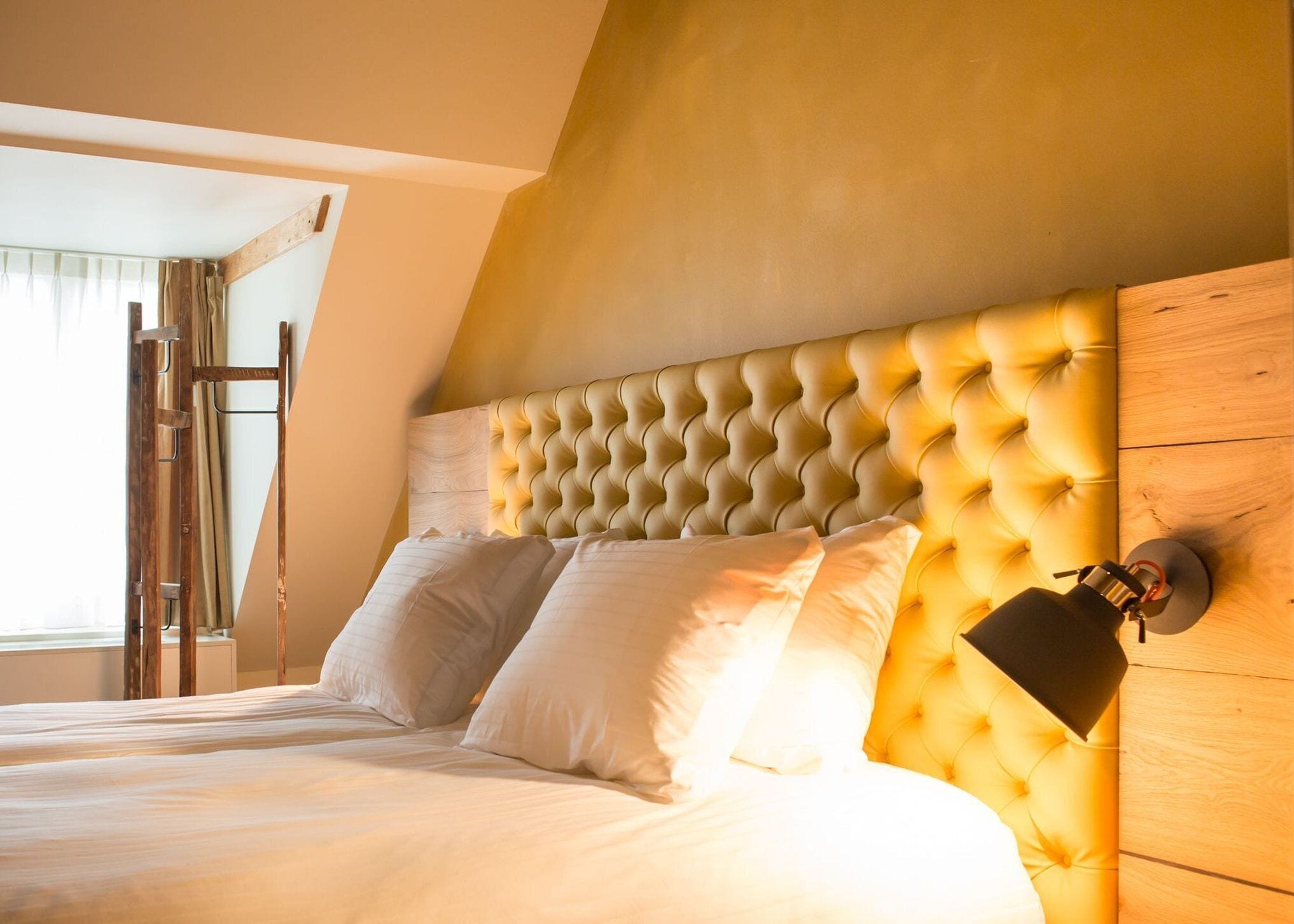 Roupas de cama premium, edredons de pluma, cofres nos quartos