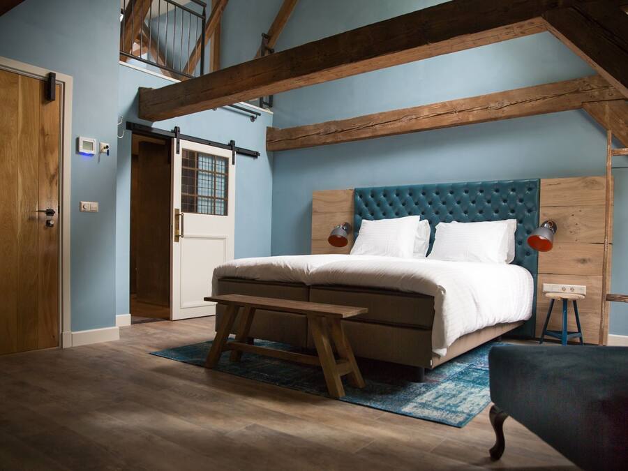 Deluxe Double Room, 1 King Bed, Non Smoking, Bathtub | Premium bedding, down comforters, in-room safe, desk