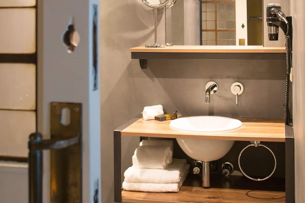 1 bedroom, premium bedding, down duvets, in-room safe