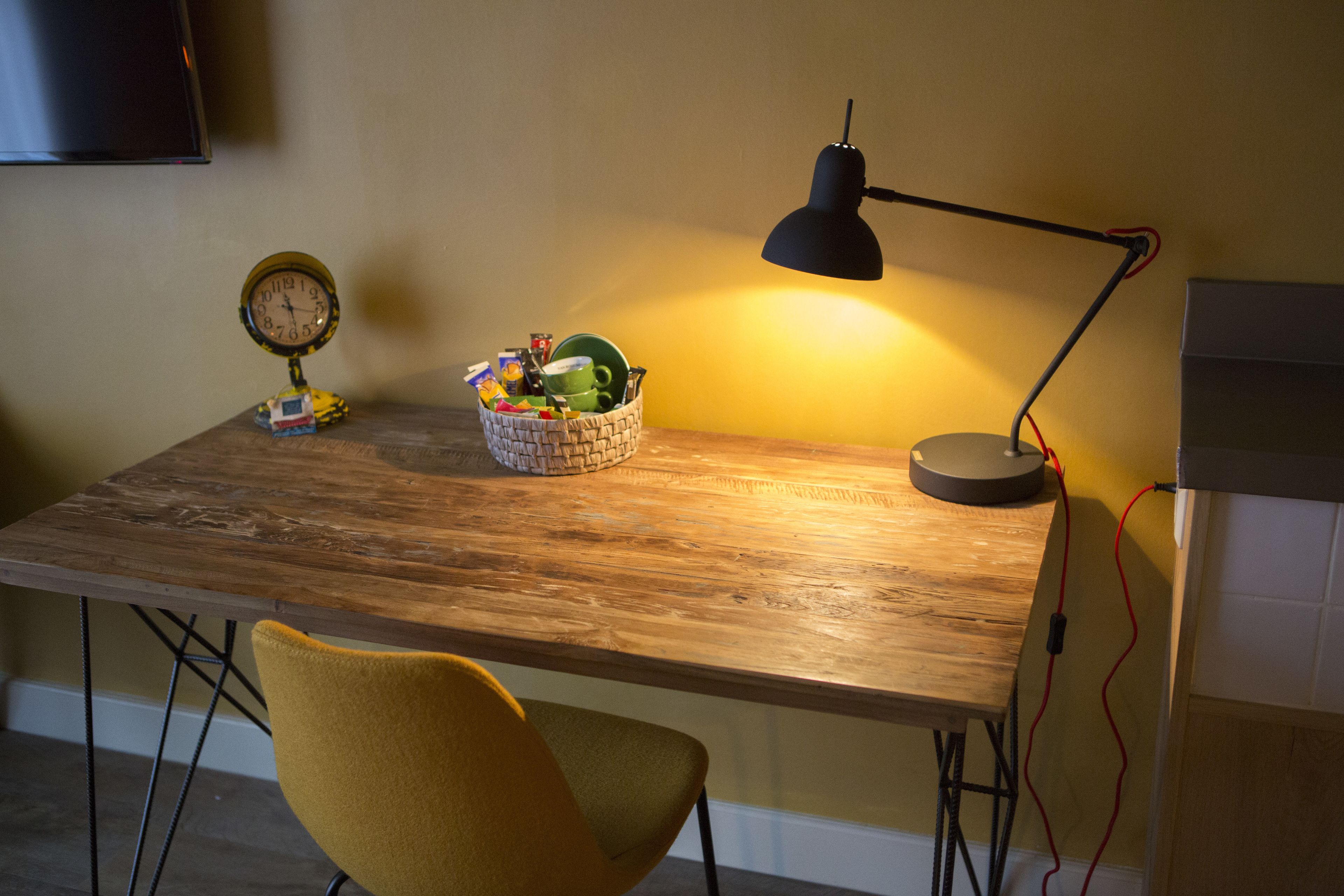 classic suite, 1 double bed, non smoking | 1 bedroom, premium bedding, down duvets, in-room safe