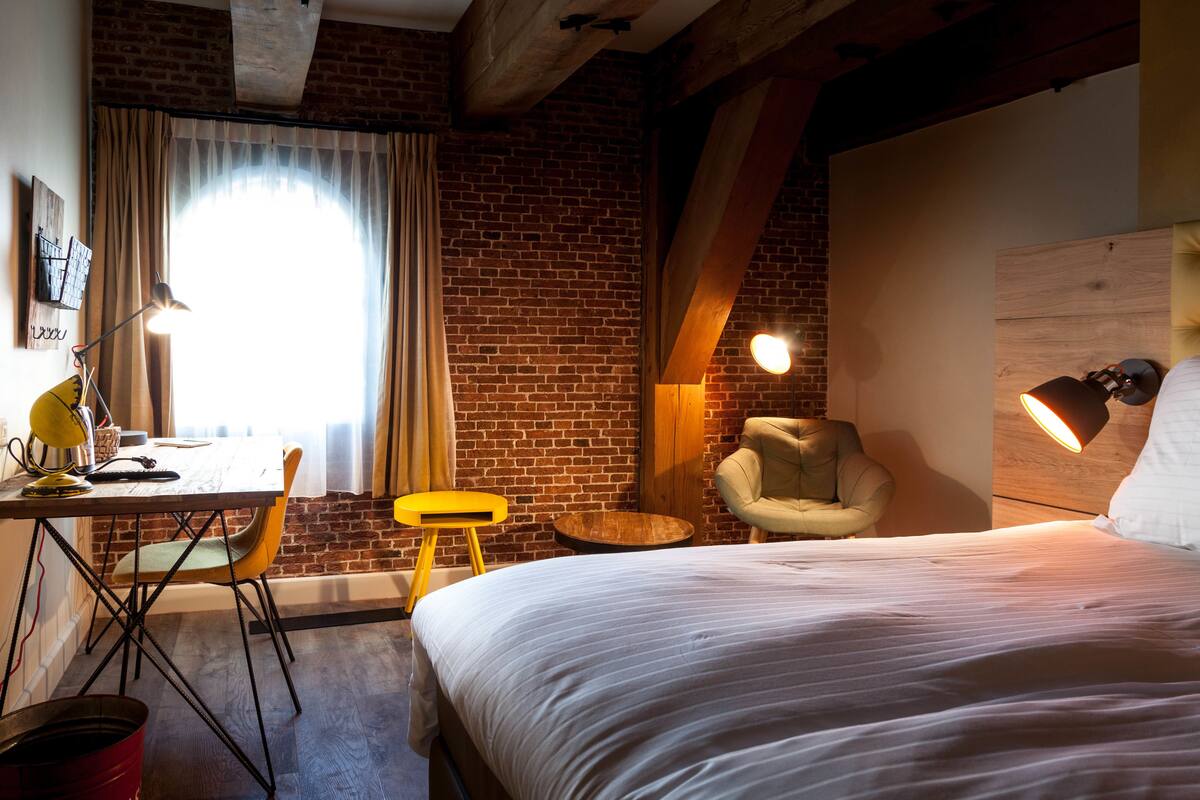 classic suite, 2 single beds | 1 bedroom, premium bedding, down duvets, in-room safe