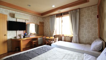 Ropa de cama de alta calidad, escritorio y cortinas blackout