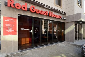 Exterior - Red Guest House (Seoul)