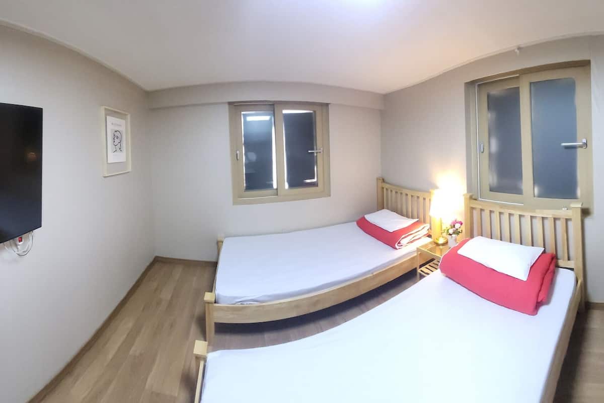 Family Room | 2 bedrooms, iron/ironing board, free WiFi