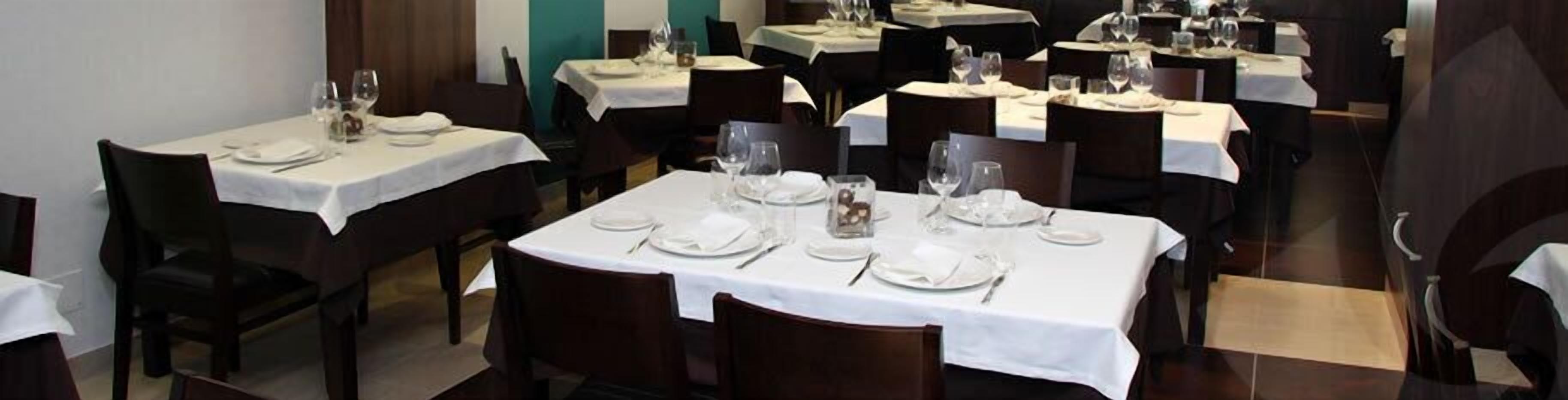 breakfast, lunch and dinner served