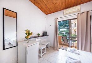 Double Room | Iron/ironing board, free WiFi, bed sheets - Le Mirage Hotel (Corfu)
