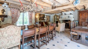 Daily continental breakfast for a fee - Le Moulin du Bas Pesé (Mont-pres-Chambord)