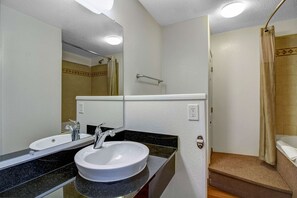 Combinació de dutxa i banyera i tovalloles 