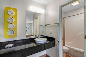 Ducha y bañera combinadas y toallas