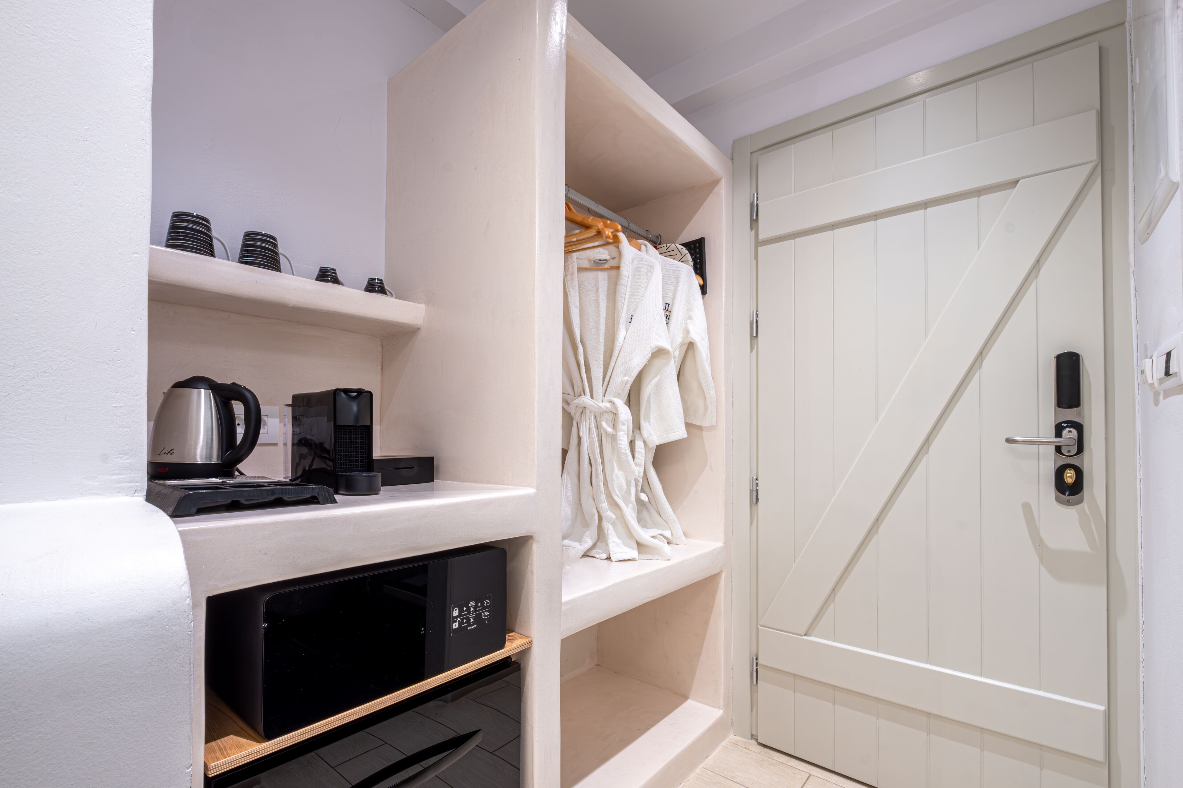 premium room, hot tub, sea view | wardrobe