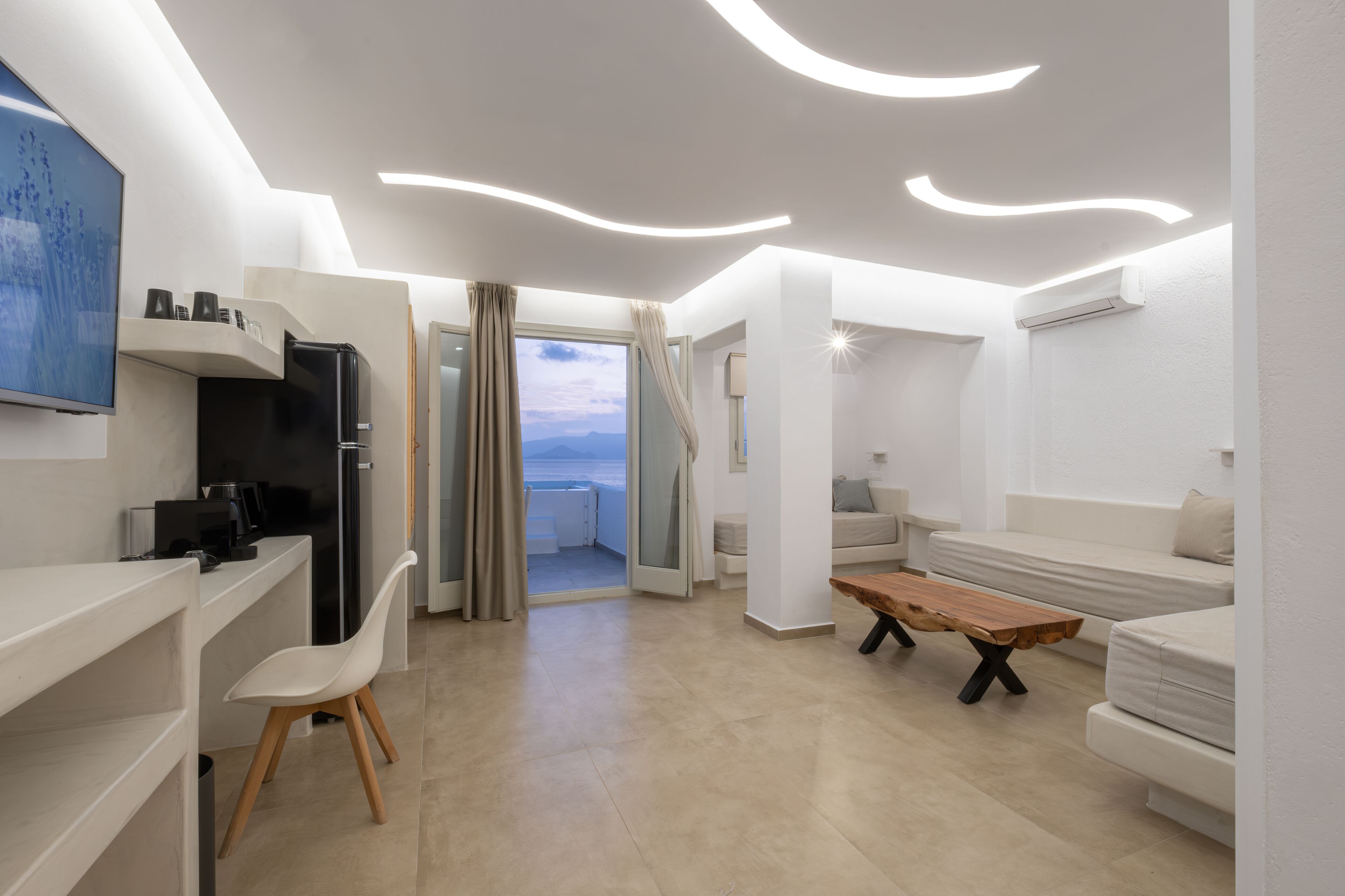 Elite-Suite, Whirlpool, Meerblick | Wohnbereich | LCD-Fernseher